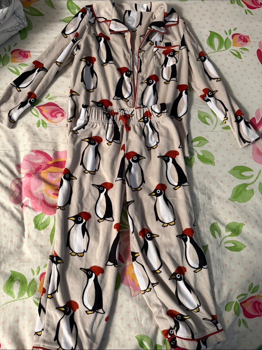 wonder nation Beige Penguins Print Pajama Set with Red and Black Accents